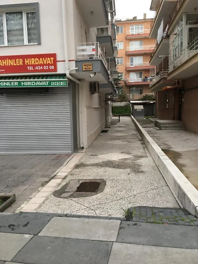 Kurtulus Park Private-Shared Apartment With Garden View 0*, Ankara