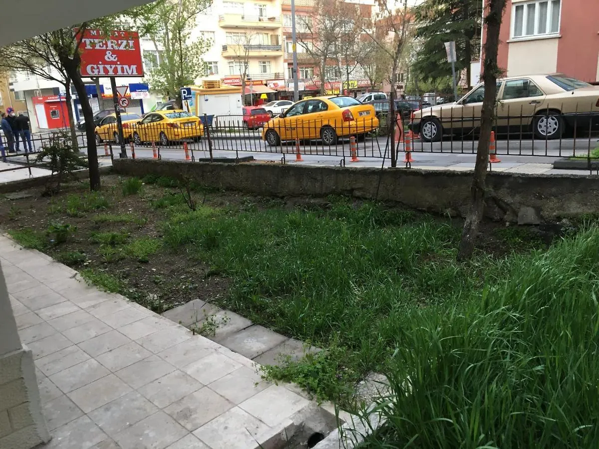Kurtulus Park Private-Shared Apartment With Garden View 0*, Ankara Turkije
