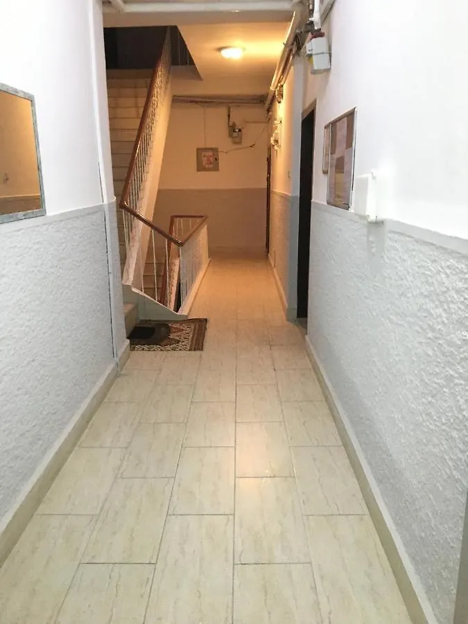 Kurtulus Park Private-Shared Apartment With Garden View Turkije
